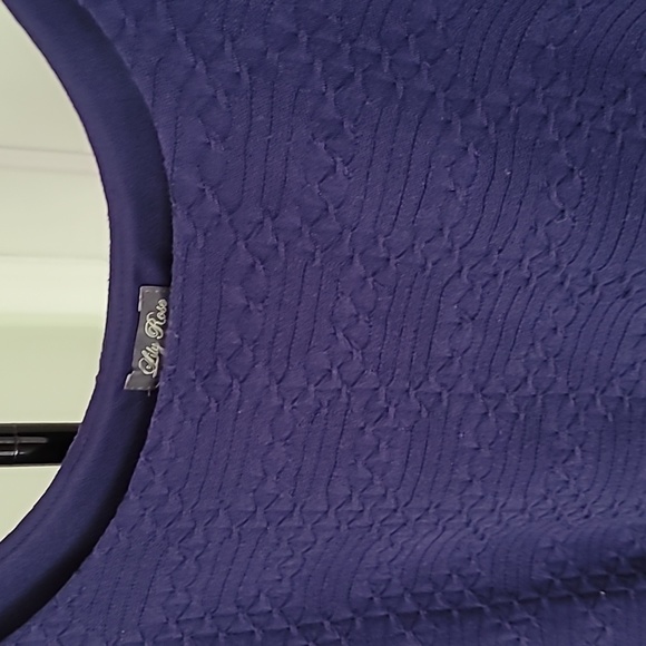 ๐5/$20๐ Lily Rose Dress - Picture 2 of 4